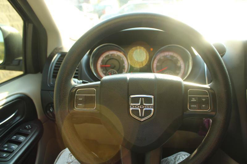 Used 2020 Dodge Grand Caravan SE FWD image 9