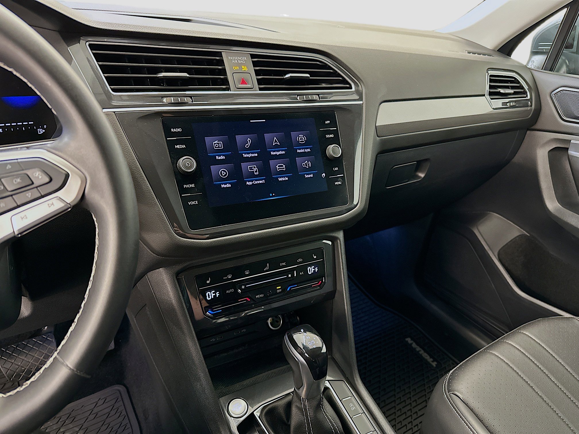 Used 2024 Volkswagen Tiguan SE w/ MDO Package, Two-Row image 26