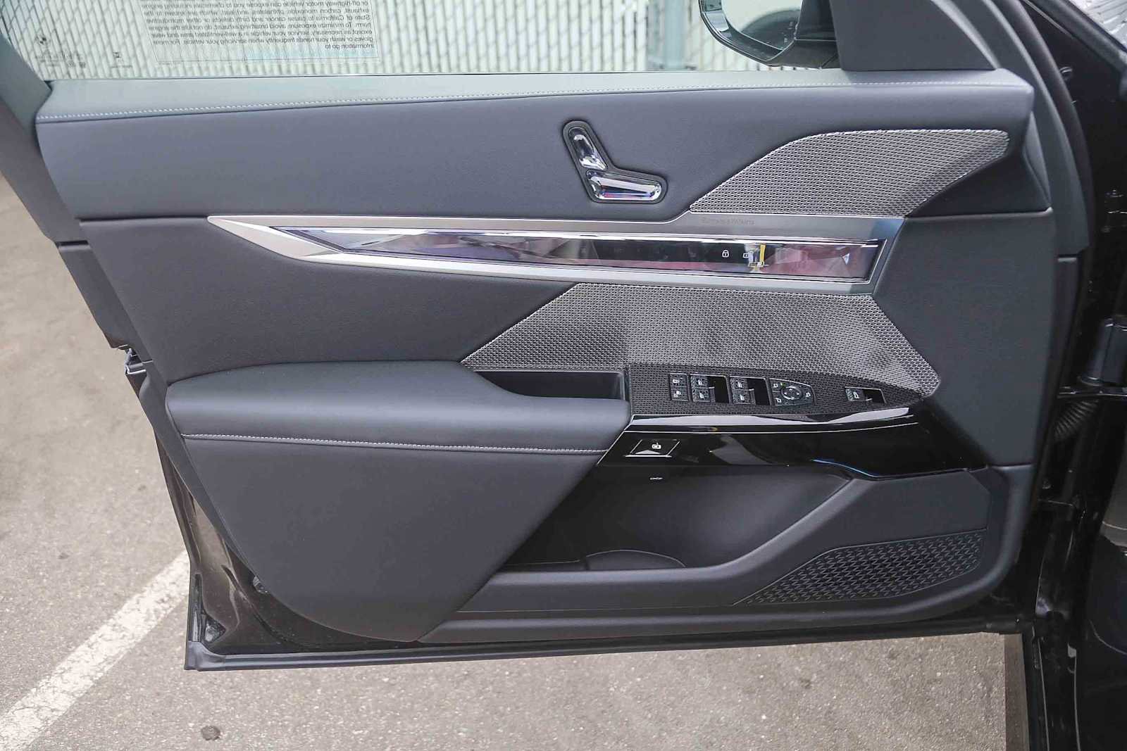 Used 2025 BMW 750e xDrive image 17