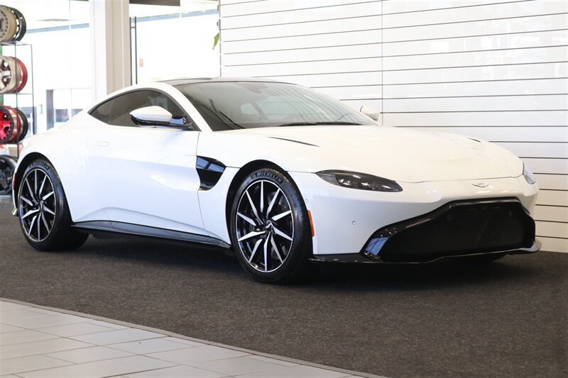 Used 2020 Aston Martin V8 Vantage Coupe RWD image 2