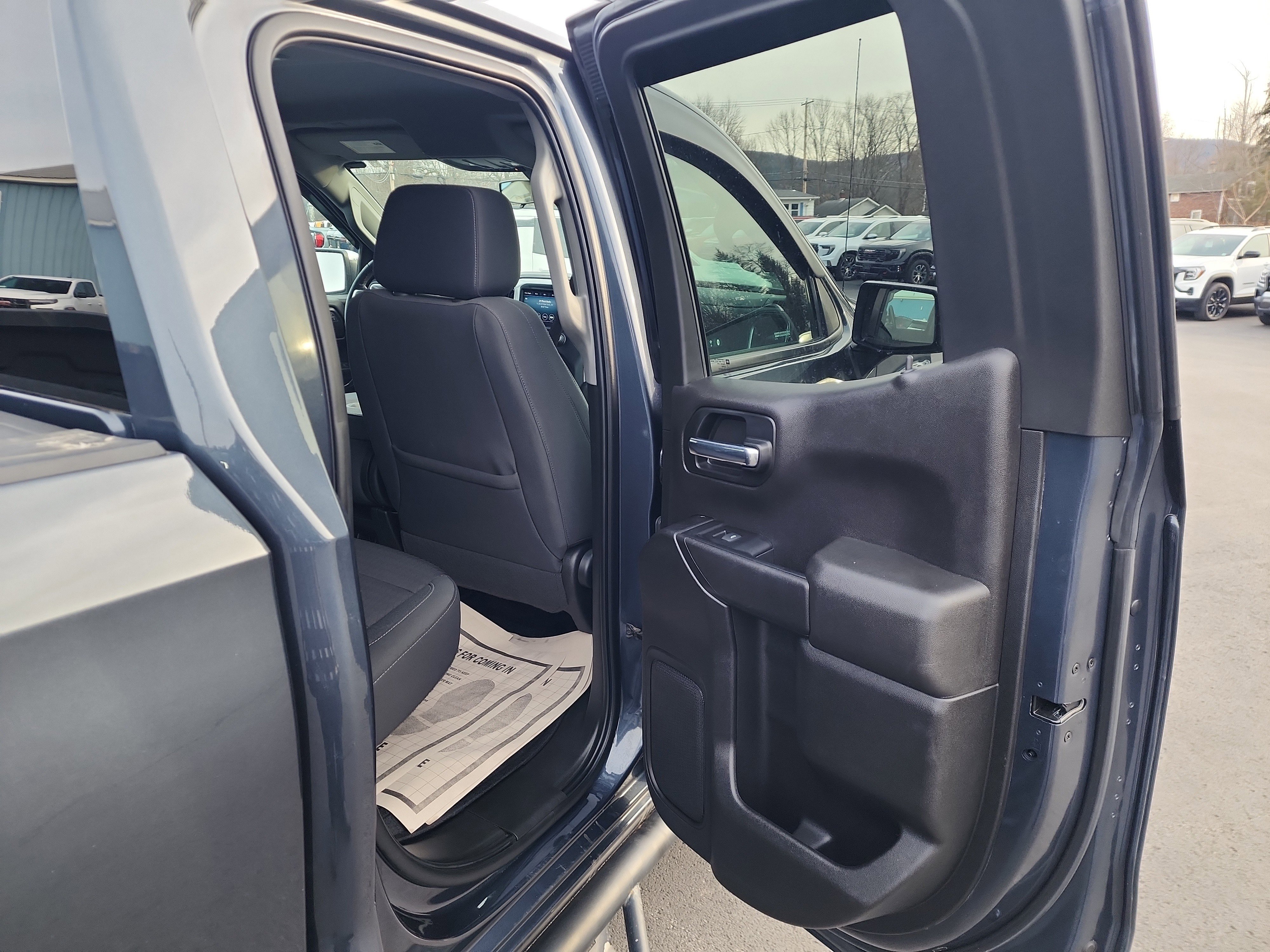 Used 2022 Chevrolet Silverado 1500 LT image 29