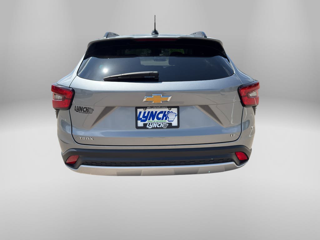 Used 2025 Chevrolet Trax LT FWD image 4