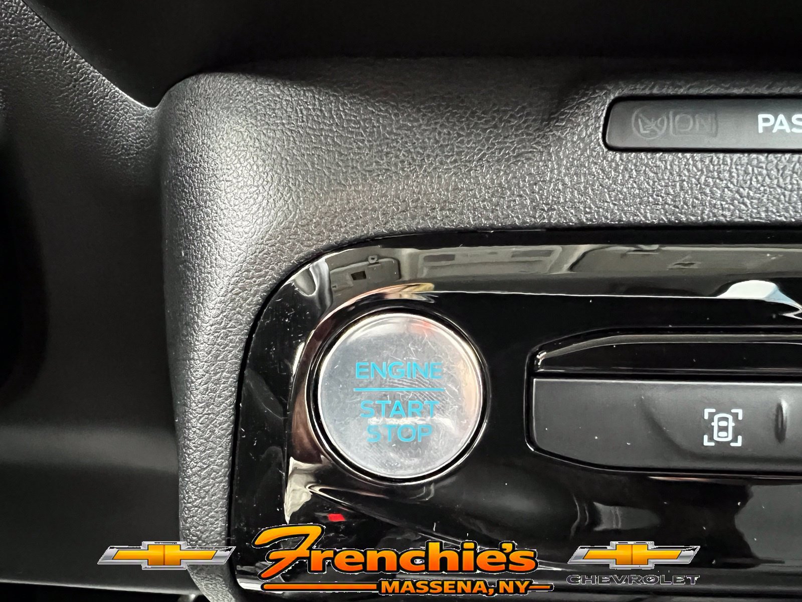 Used 2025 Ford Escape Platinum AWD/4WD image 16