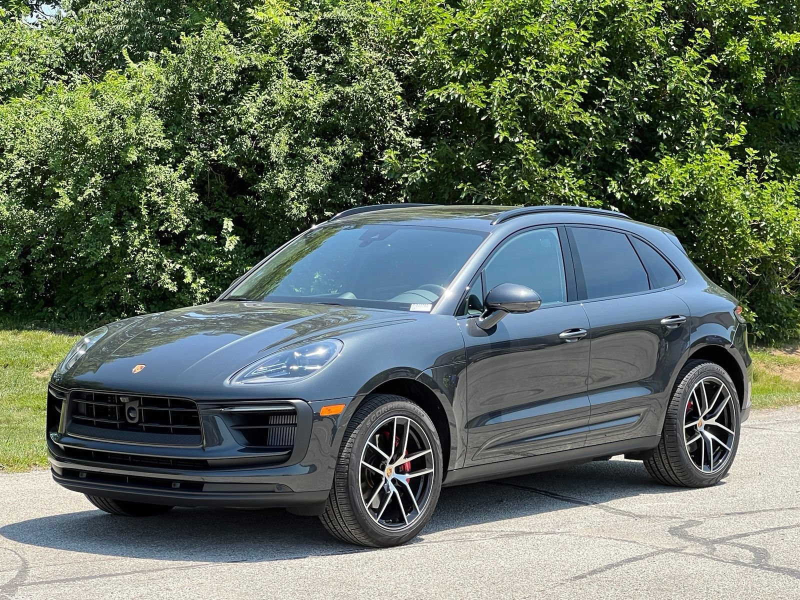 Certified 2025 Porsche Macan S AWD/4WD image 1