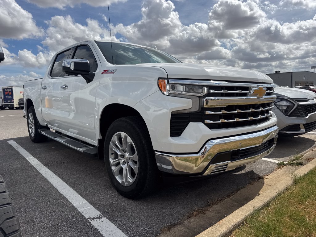 Used 2024 Chevrolet Silverado 1500 LTZ AWD/4WD image 3