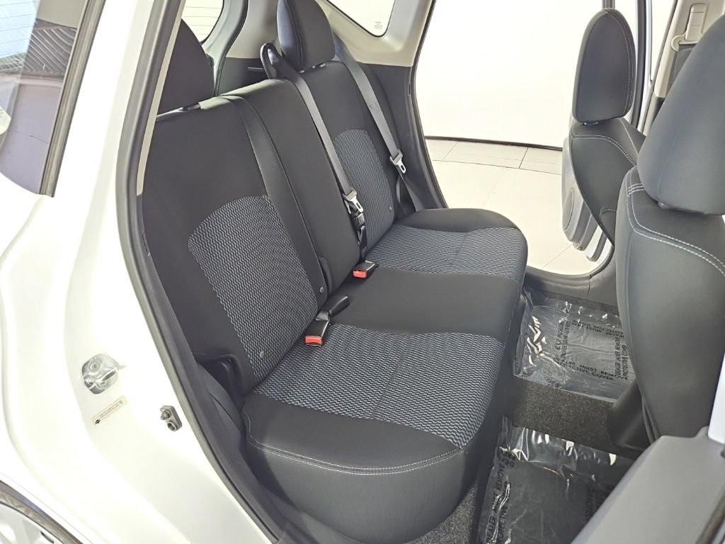 Used 2016 Nissan Versa Note SV FWD image 19