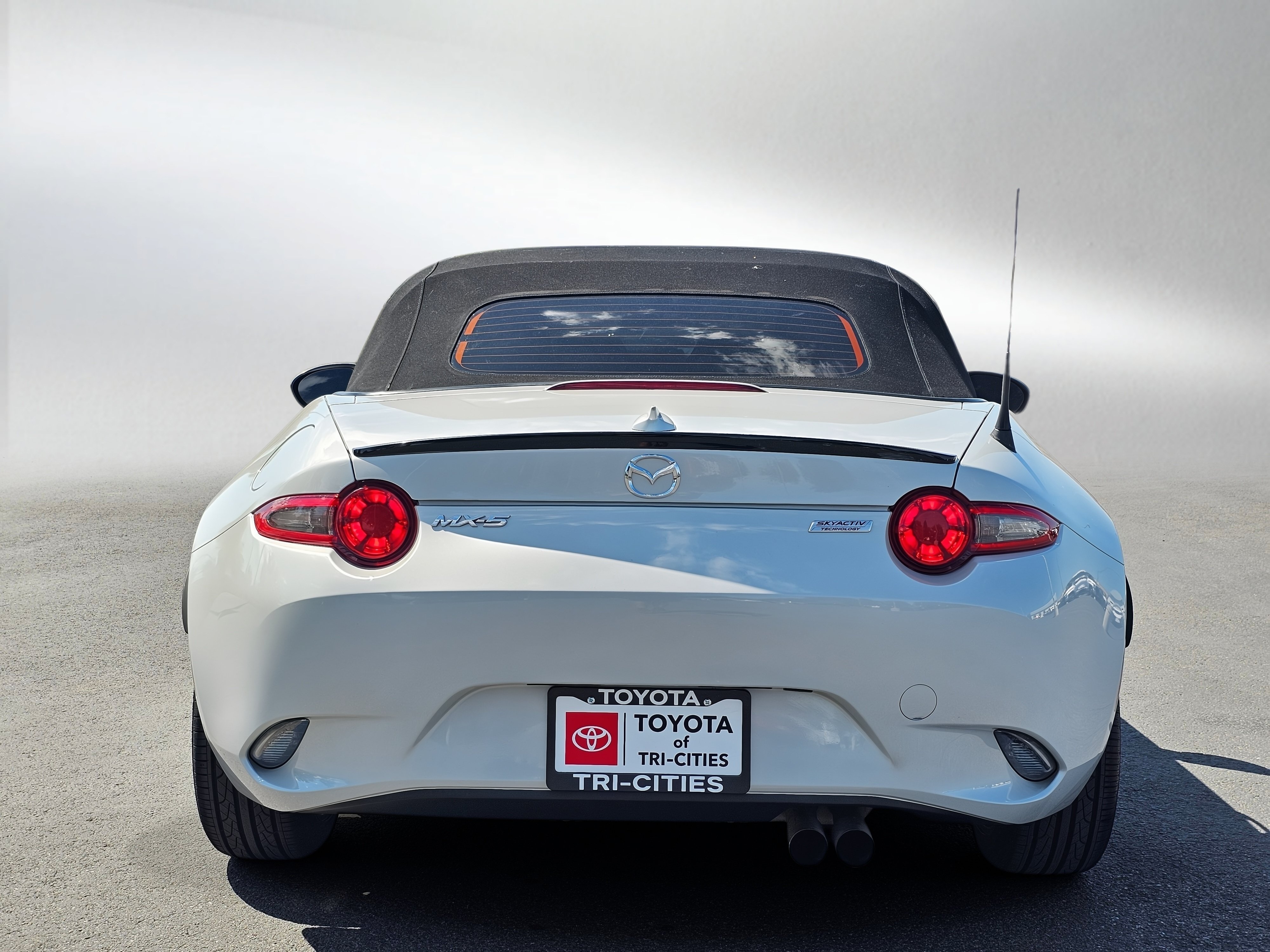 Used 2016 MAZDA MX-5 Miata Club RWD image 4