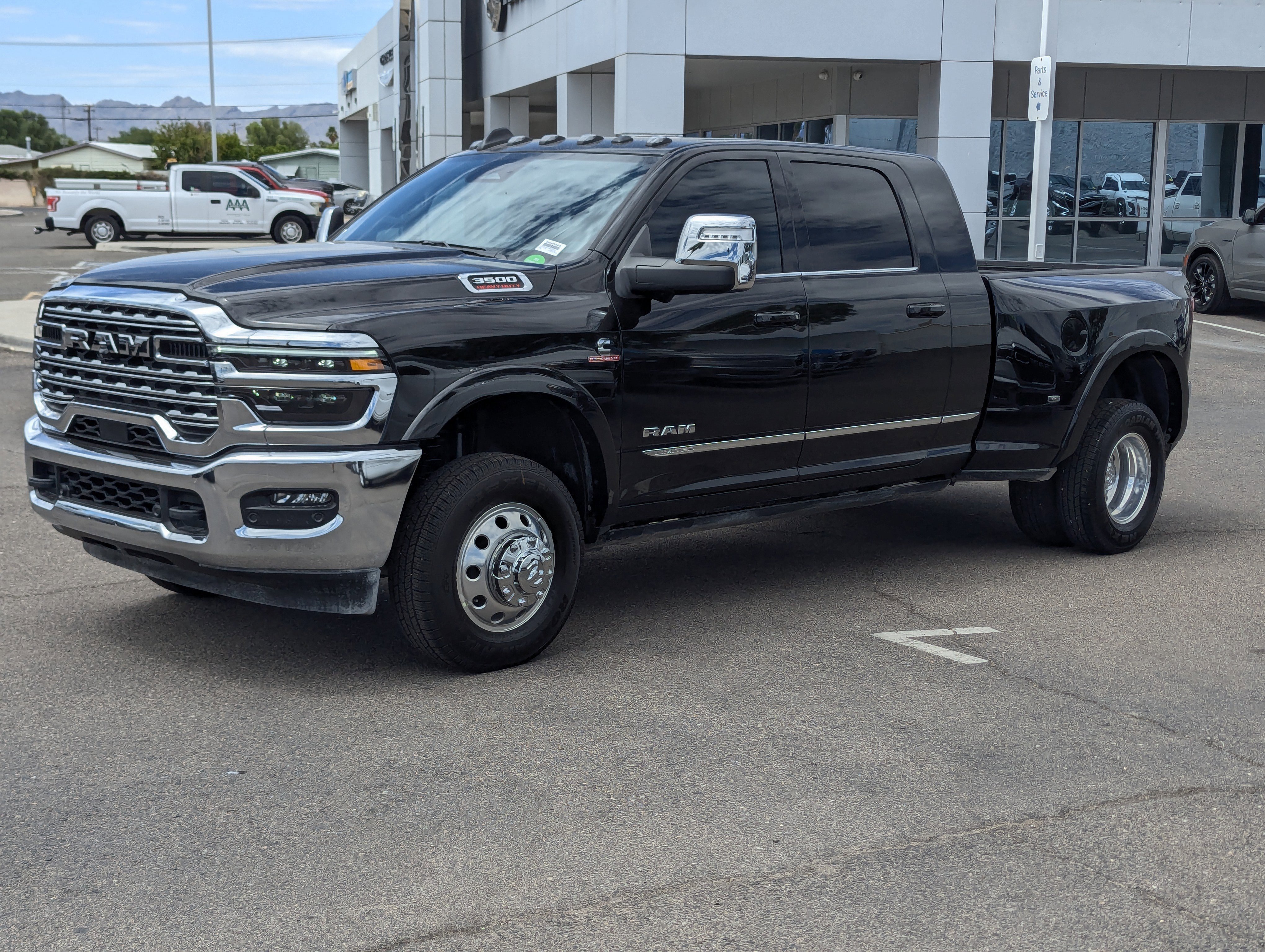 New 2025 RAM 3500 Limited image 5