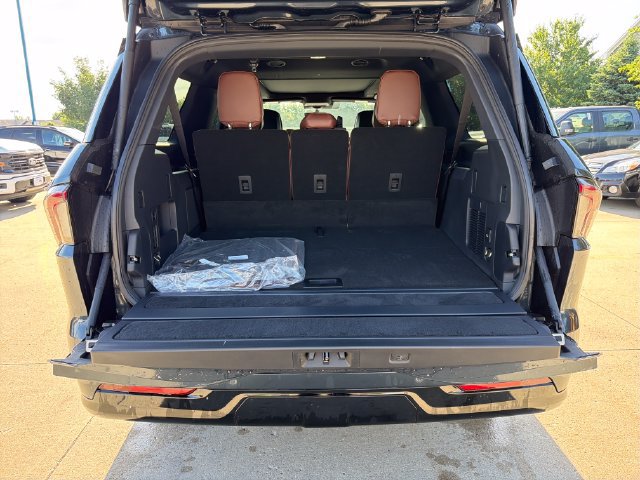 New 2026 Lincoln Navigator L Reserve AWD/4WD image 8