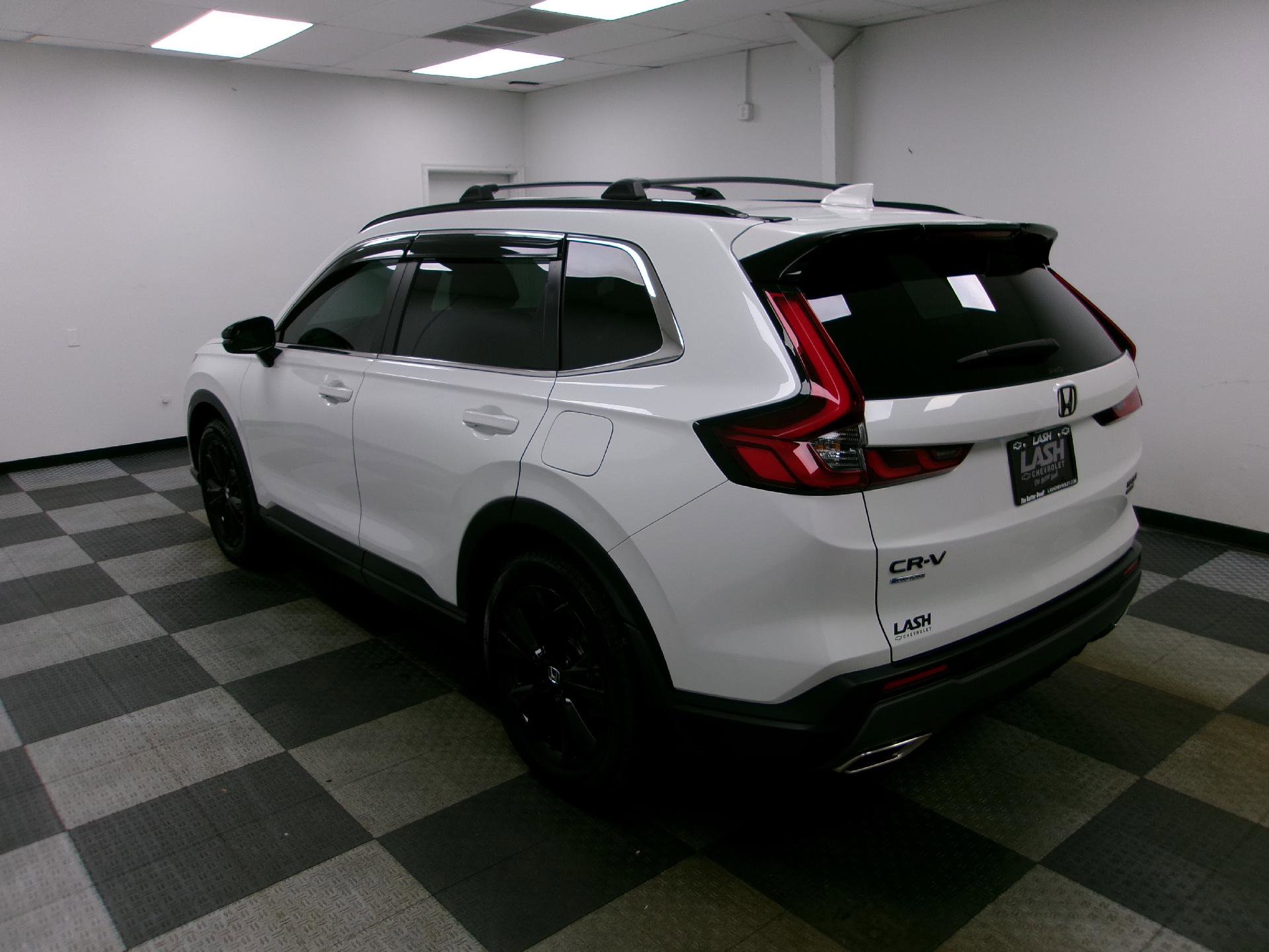 Used 2024 Honda CR-V Sport Touring image 2