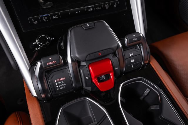 Used 2022 Lamborghini Urus AWD/4WD image 51