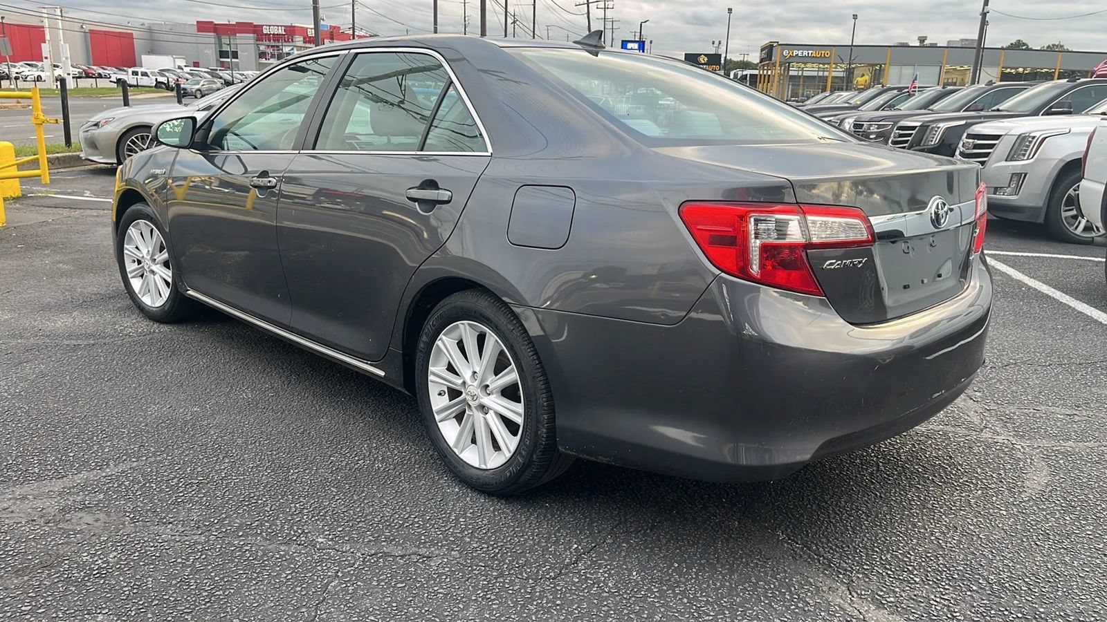 Used 2012 Toyota Camry XLE w/ Leather Pkg FWD image 11