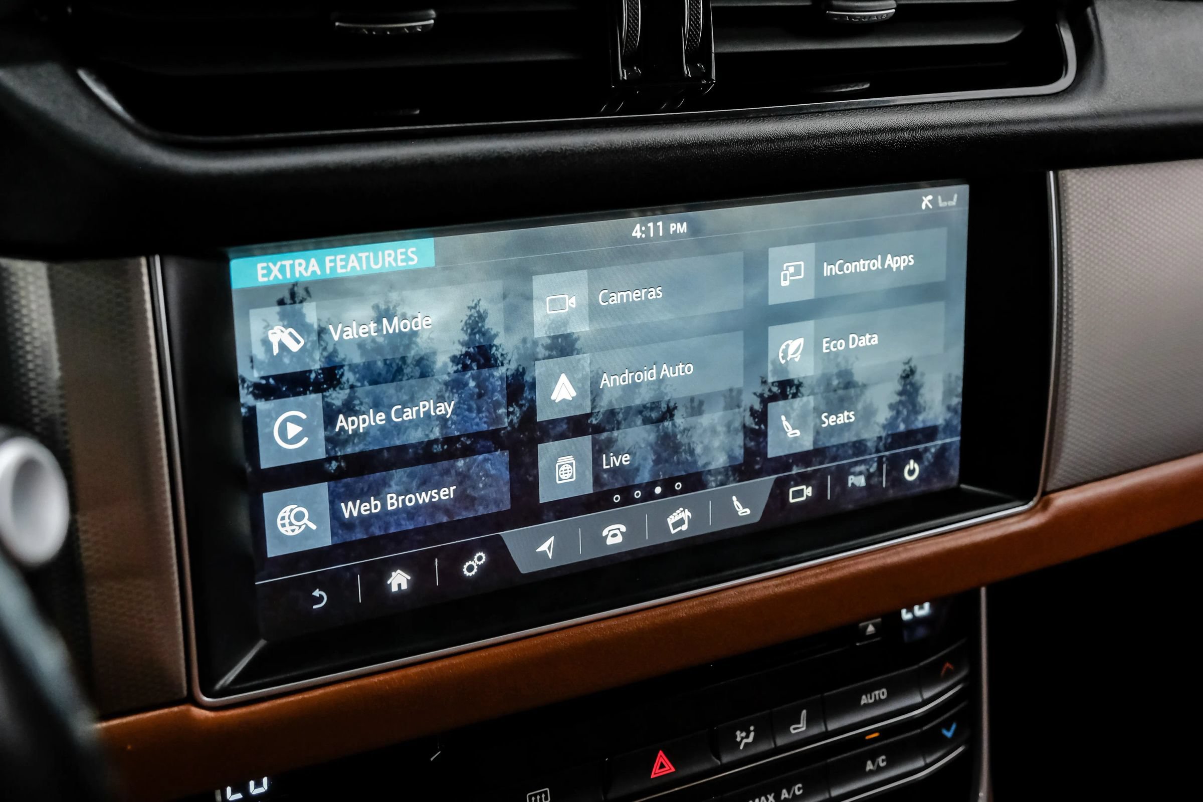 Used 2018 Jaguar XF Portfolio RWD image 40