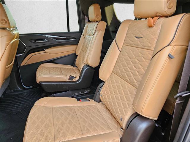 Used 2022 Cadillac Escalade ESV Premium Luxury w/ Performance Package AWD/4WD image 18