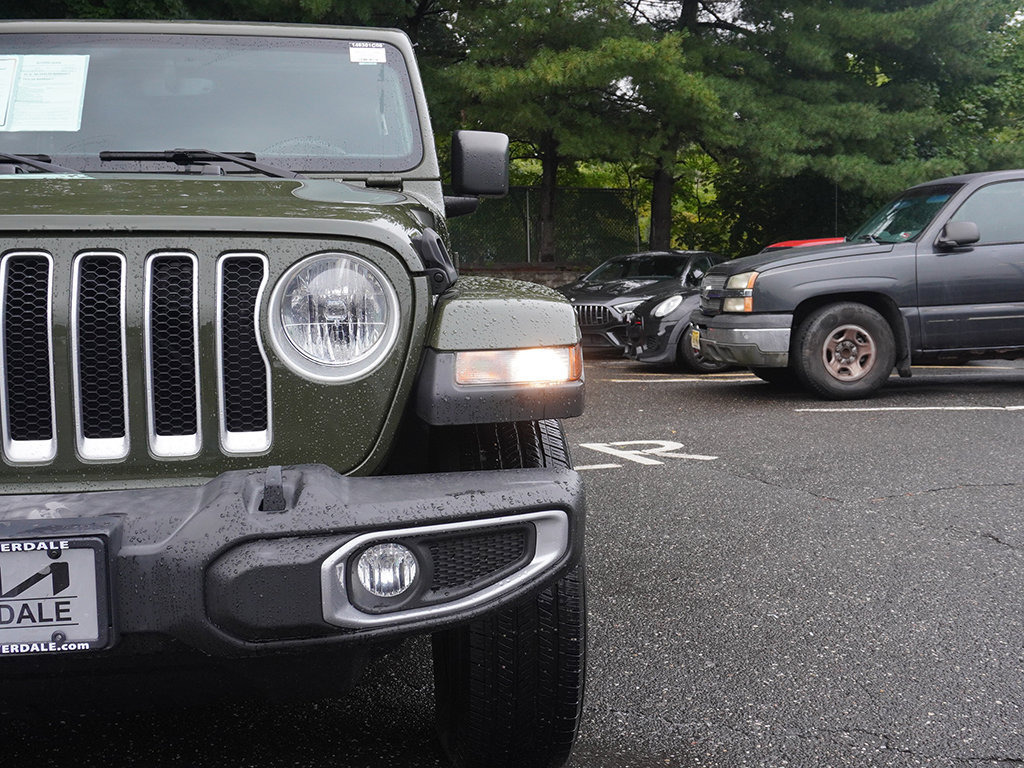 Used 2022 Jeep Wrangler Unlimited Sahara AWD/4WD image 11