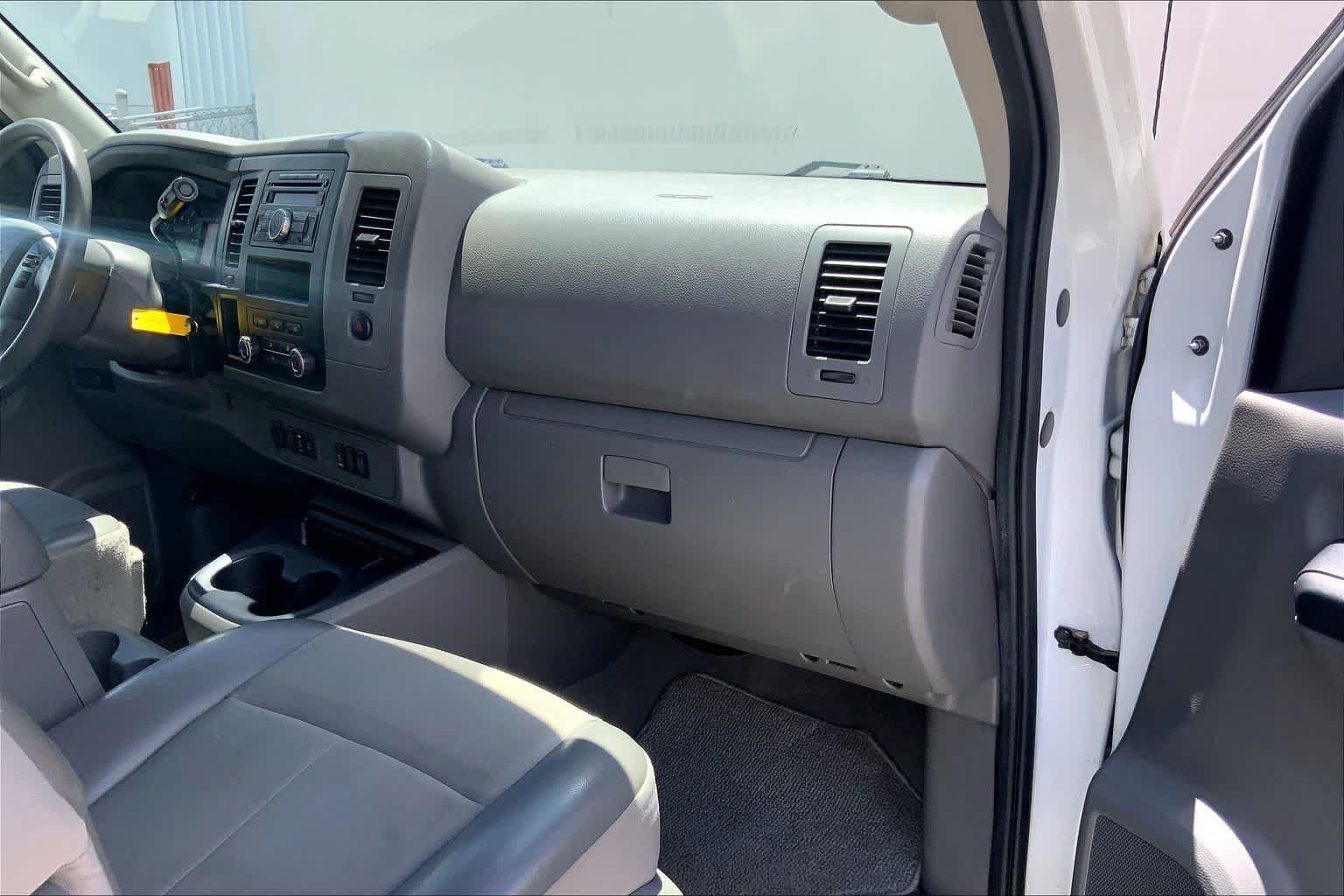 Used 2016 Nissan NV 3500 SV RWD image 23