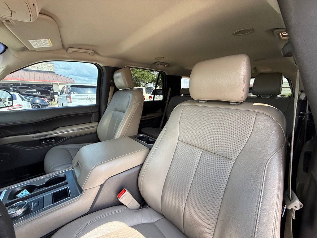 Used 2018 Ford Expedition XLT w/ Equipment Group 202A RWD image 19