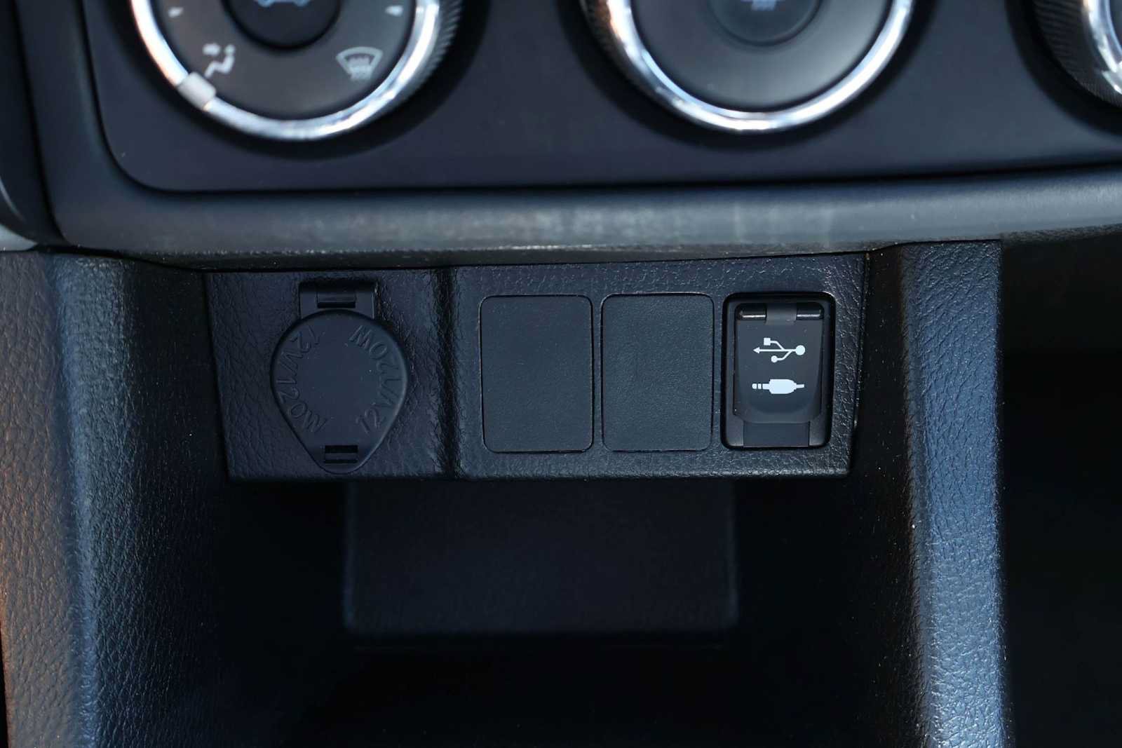 Used 2018 Toyota Corolla L FWD image 25