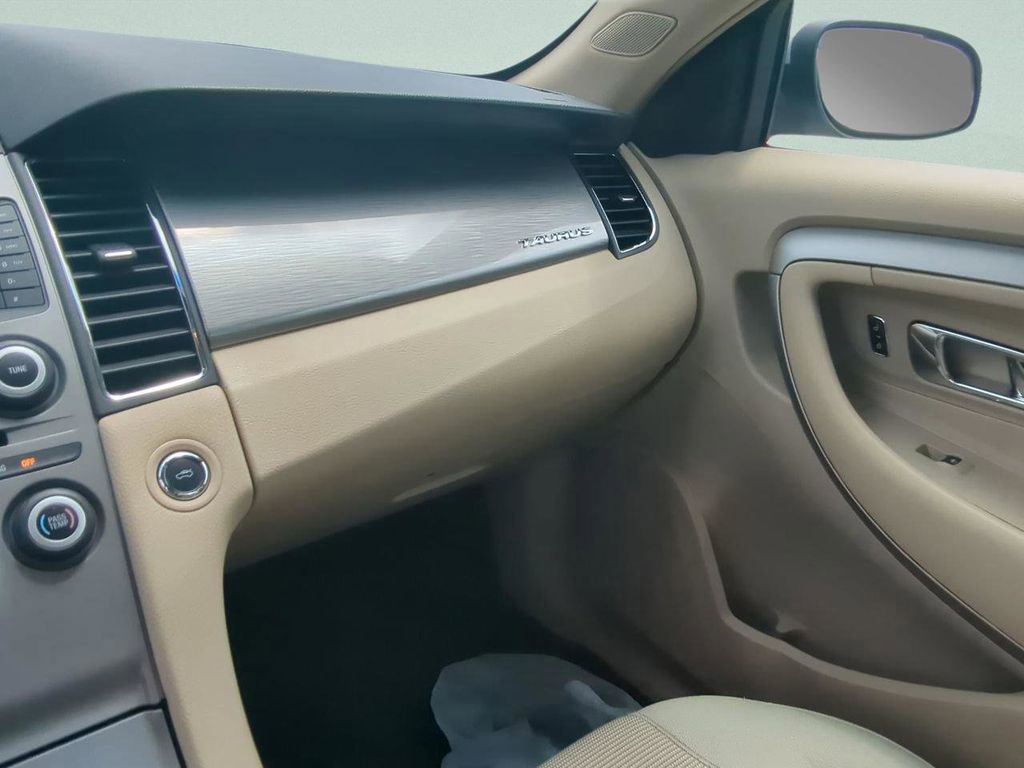 Used 2017 Ford Taurus SEL image 13