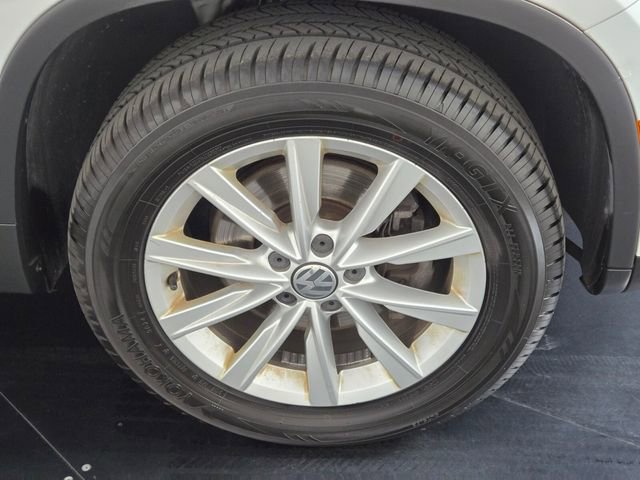 Used 2017 Volkswagen Tiguan S image 9