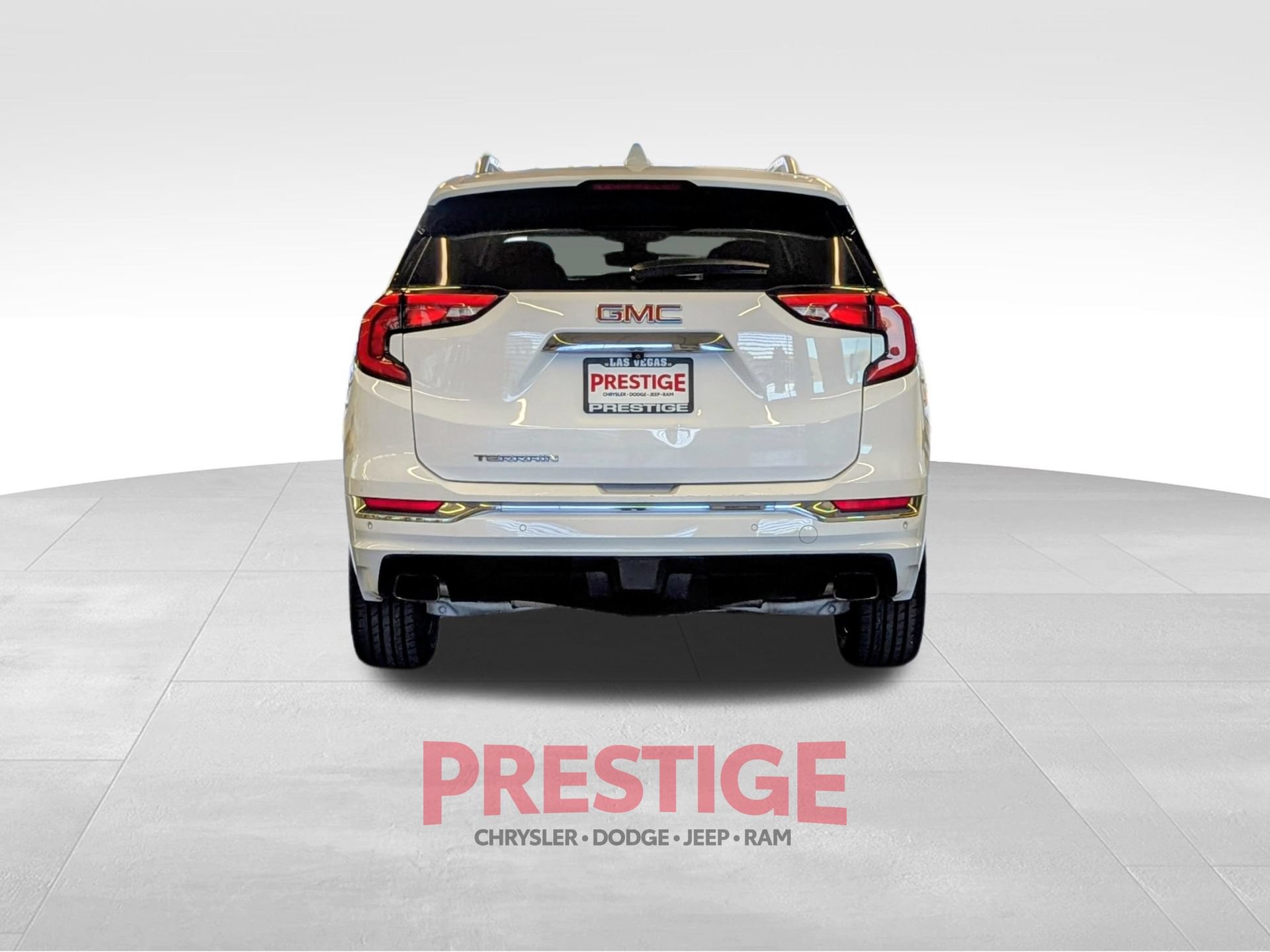 Used 2020 GMC Terrain Denali w/ Denali Premium Package FWD image 9