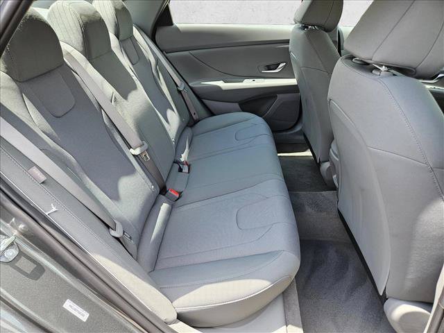 Used 2026 Hyundai Elantra SE FWD image 18