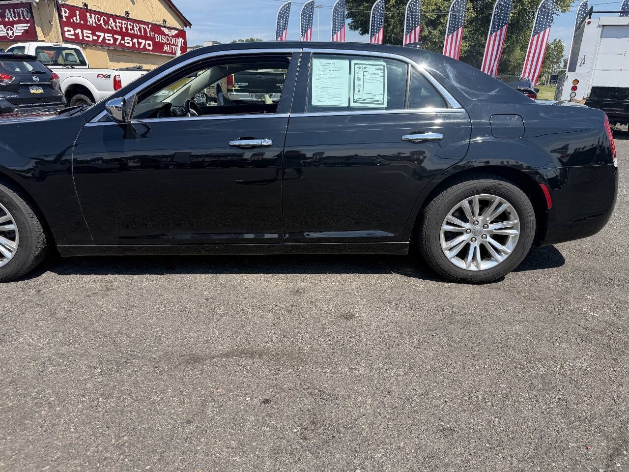 Used 2017 Chrysler 300 C RWD image 1