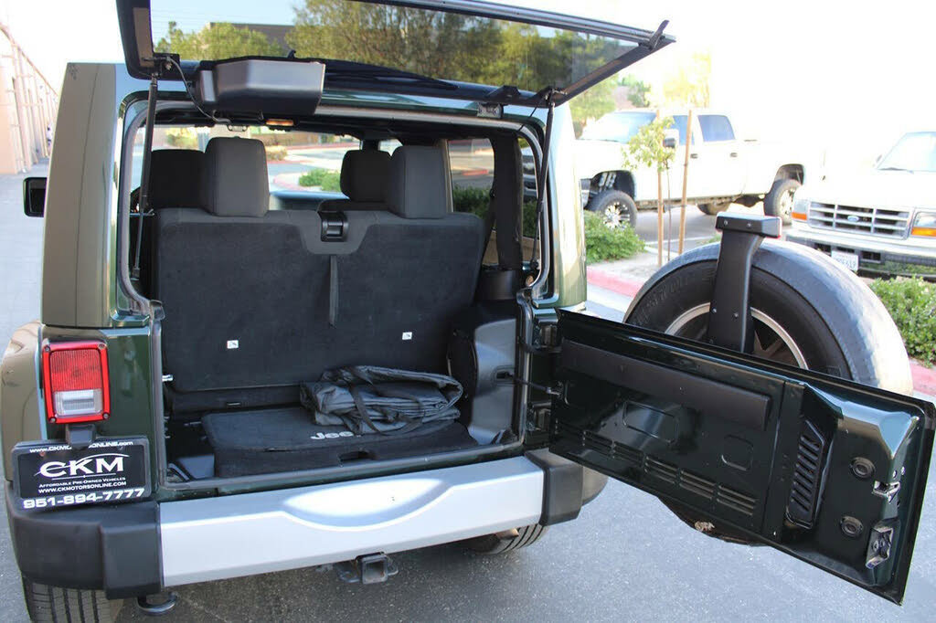 Used 2011 Jeep Wrangler Sahara w/ Connectivity Group AWD/4WD image 69