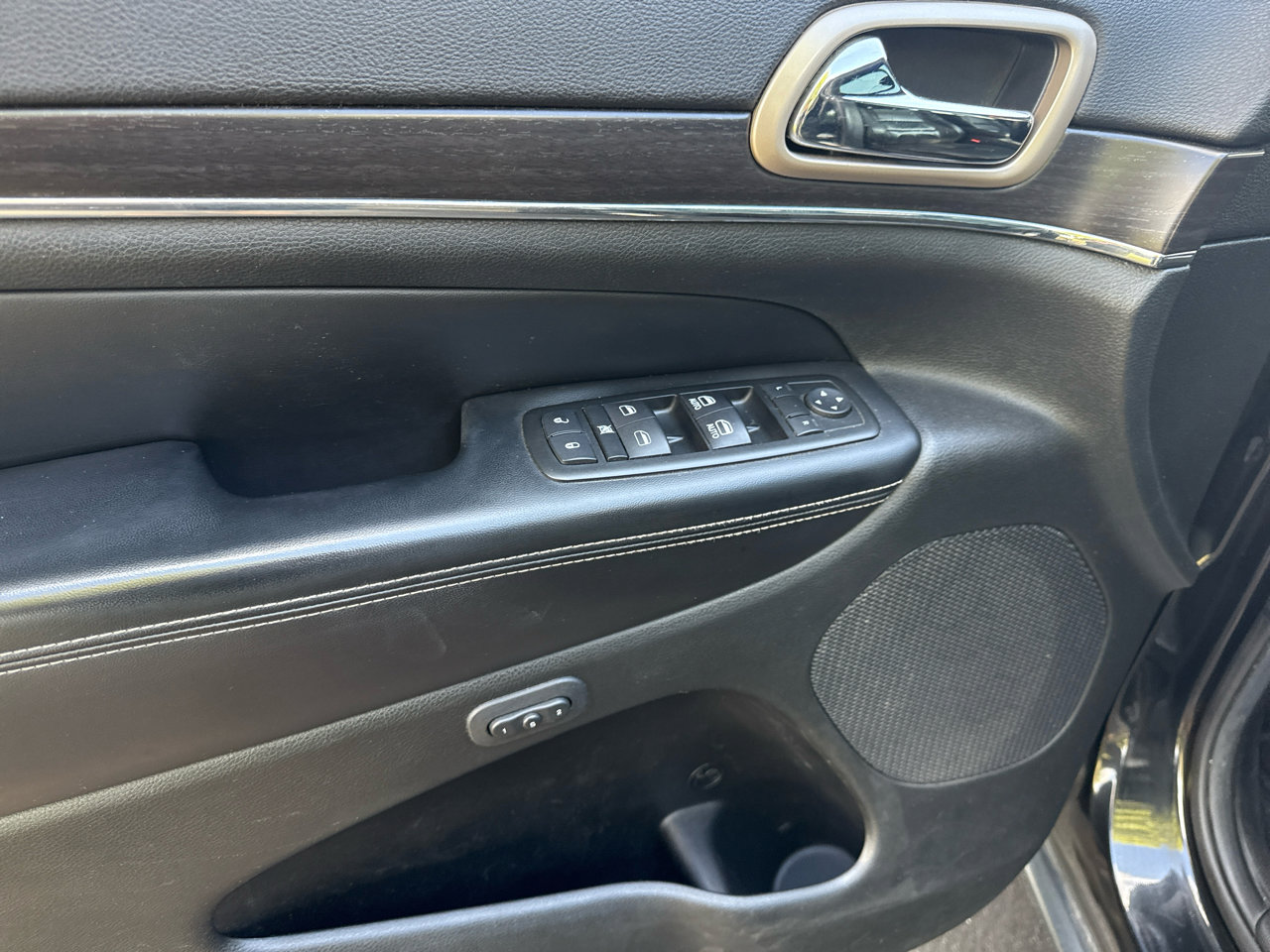 Used 2014 Jeep Grand Cherokee Limited w/ Luxury Group II image 13