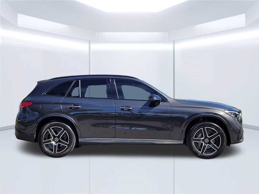Used 2024 Mercedes-Benz GLC 300 4MATIC image 3