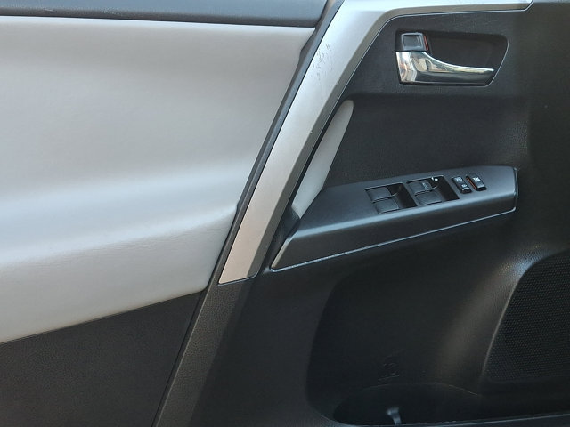 Used 2018 Toyota RAV4 XLE AWD/4WD image 12