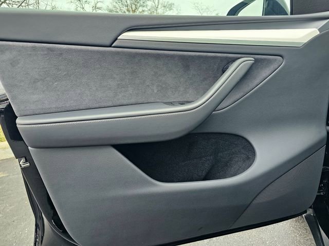Used 2025 Tesla Model Y Long Range image 21