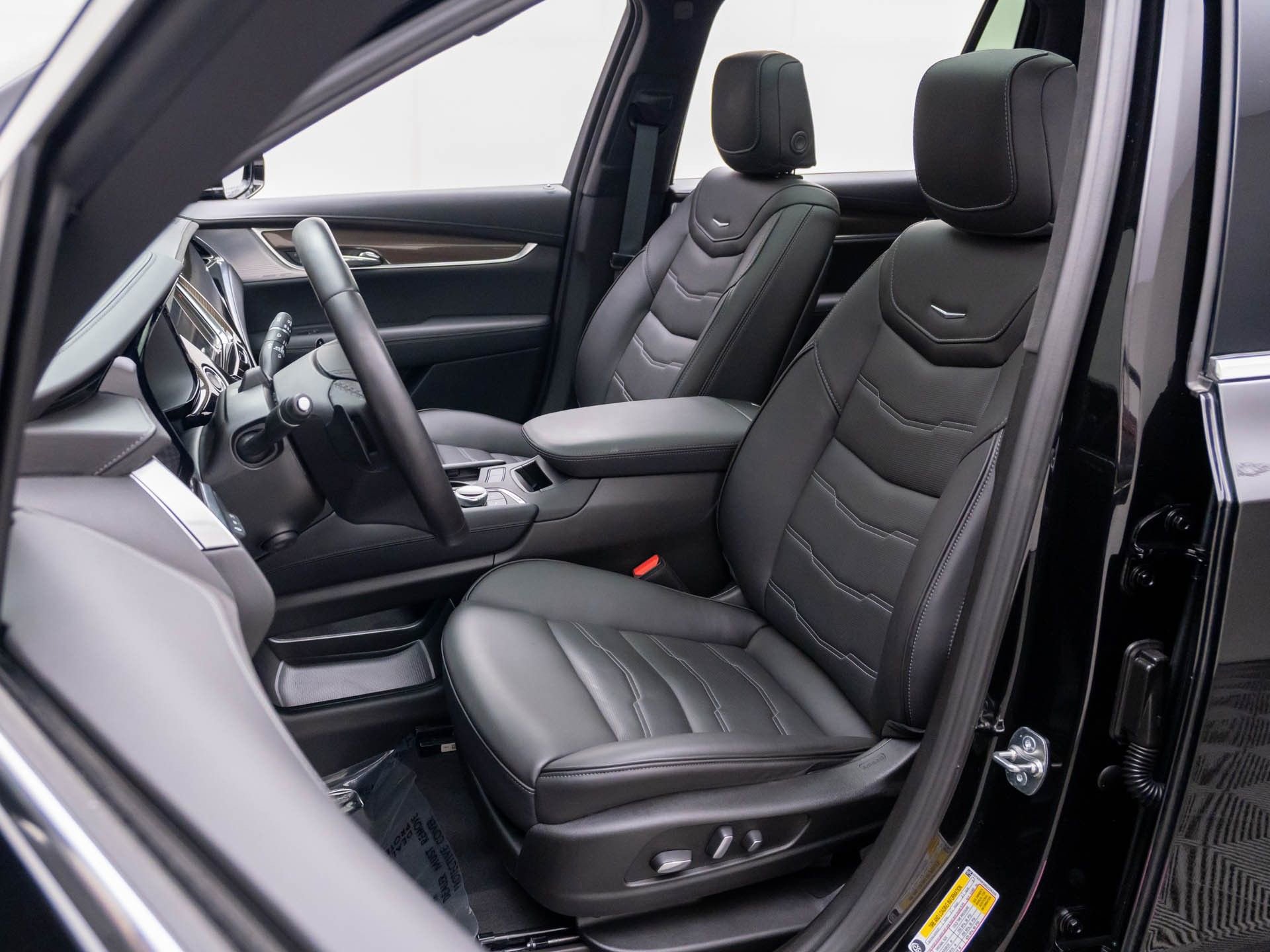 Certified 2025 Cadillac XT6 Premium Luxury w/ Platinum Package image 19