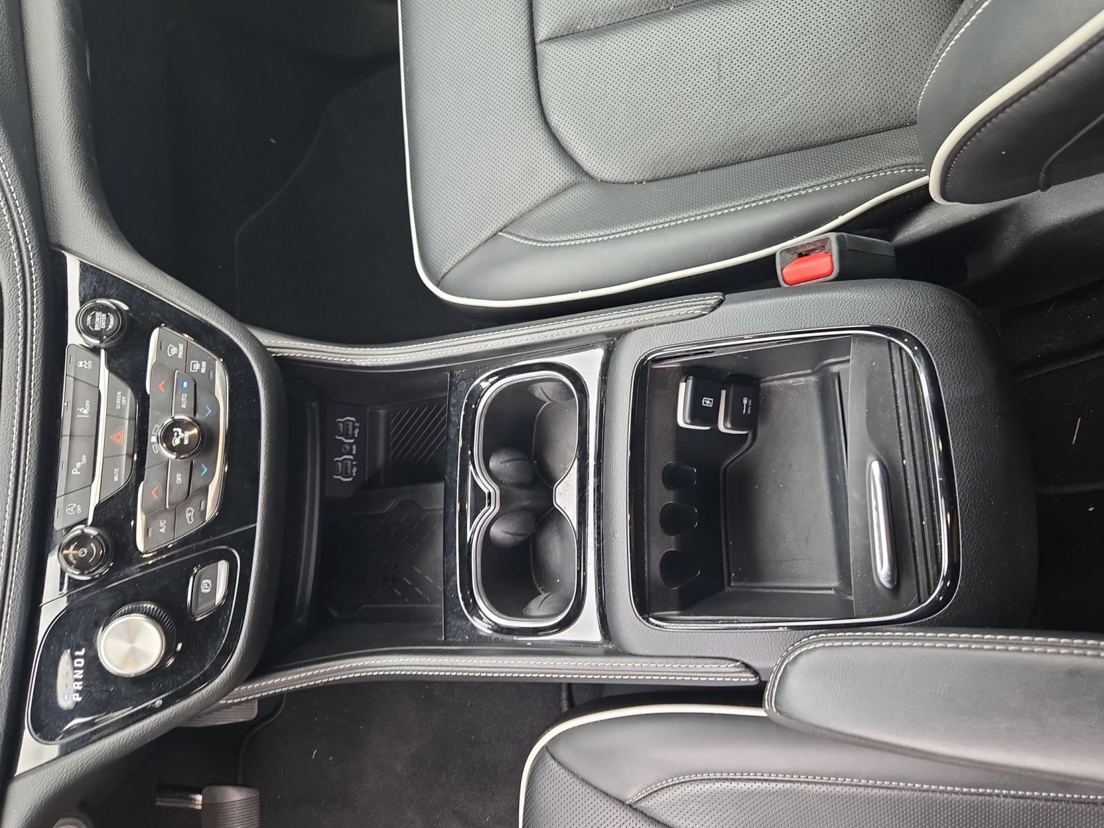 Used 2025 Chrysler Pacifica Limited FWD image 15