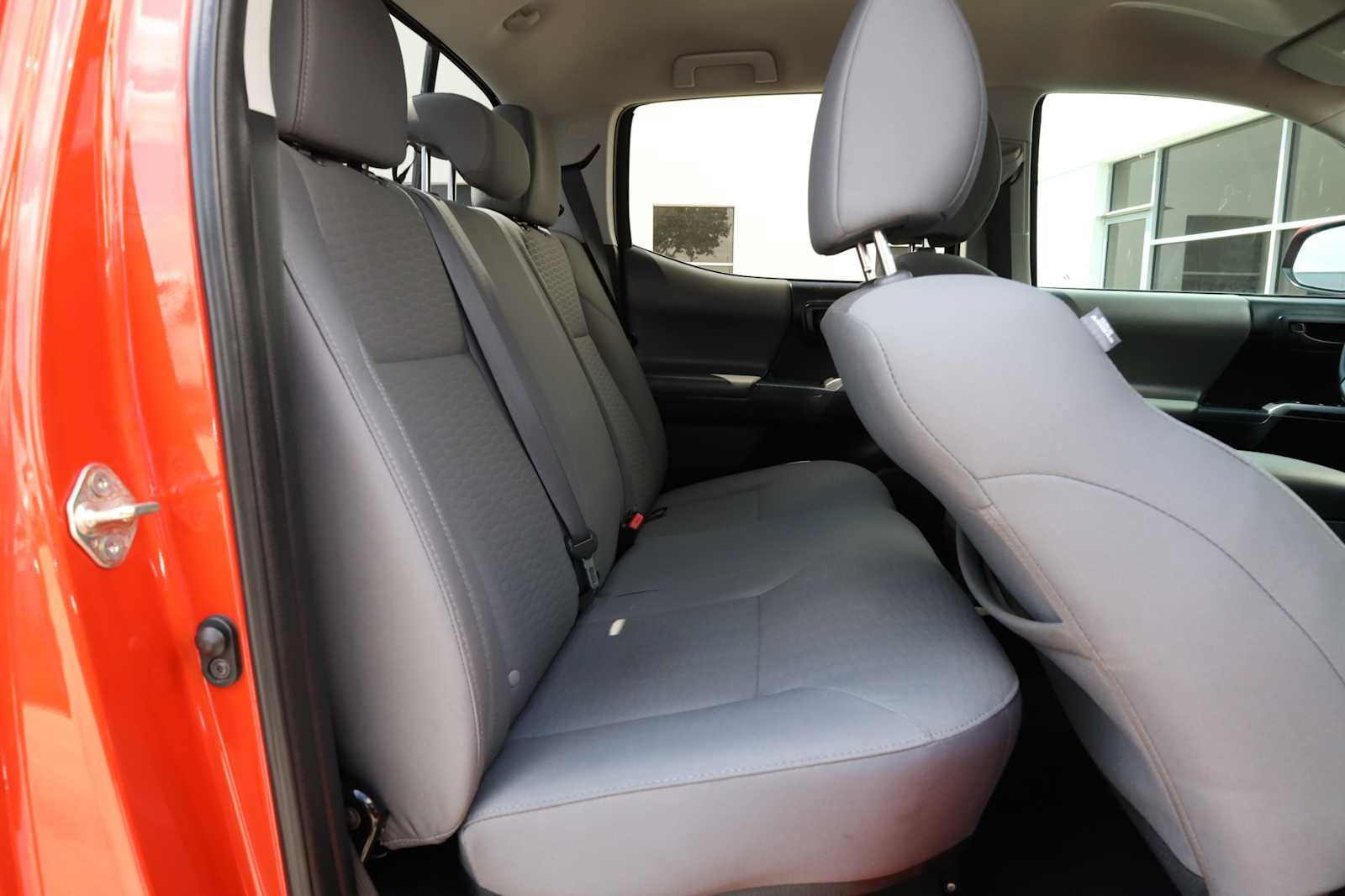 Used 2017 Toyota Tacoma SR5 RWD image 33
