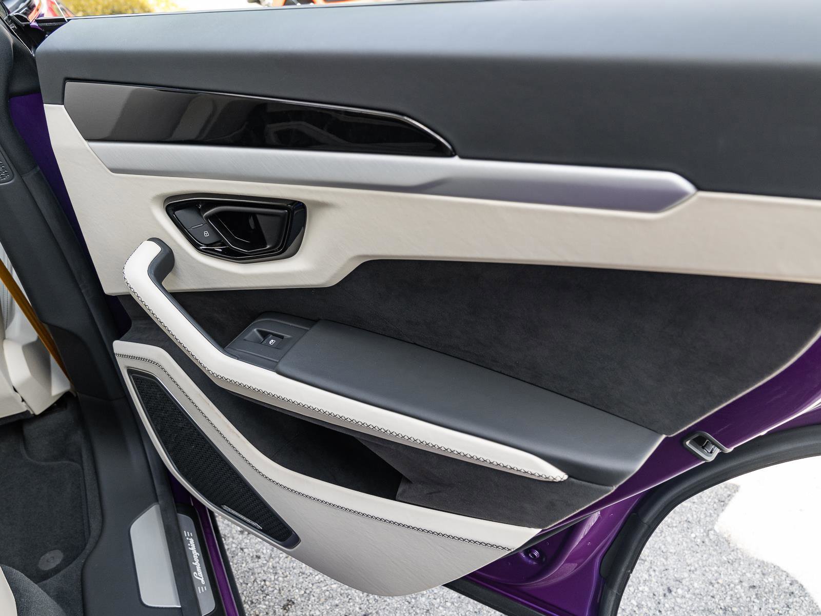 Used 2025 Lamborghini Urus SE image 59