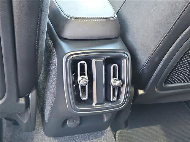 Used 2019 Volvo XC40 T5 R-Design AWD/4WD image 17
