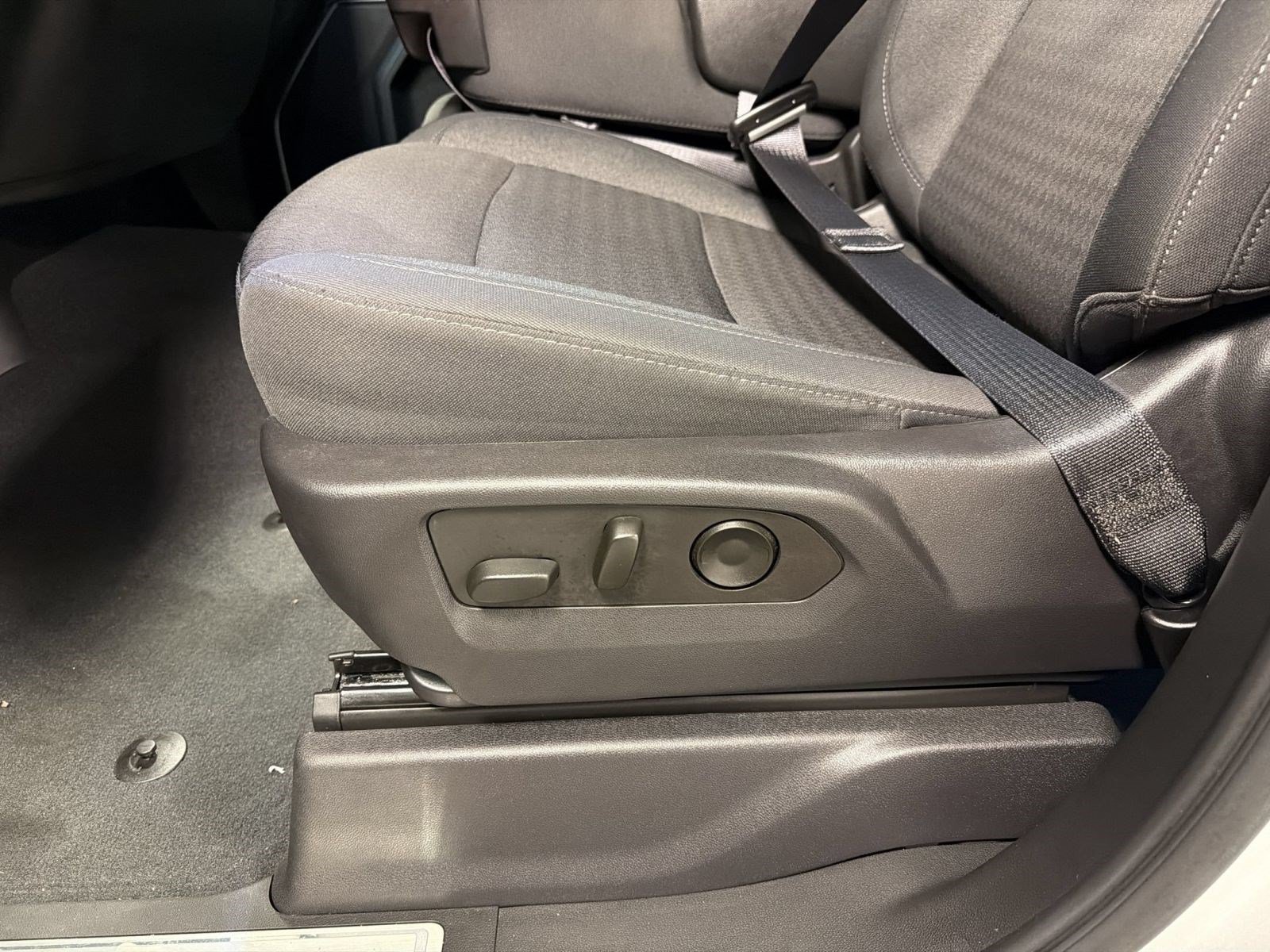 Used 2023 Chevrolet Silverado 1500 LT RWD image 13