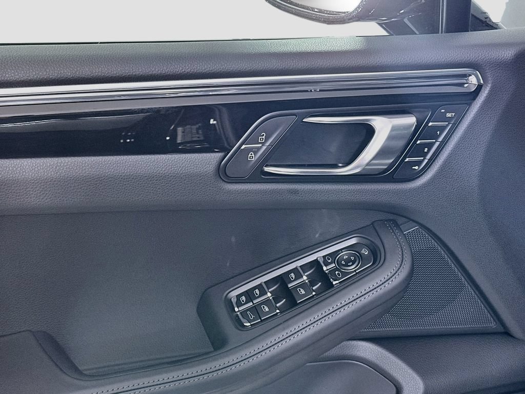 New 2026 Porsche Macan AWD/4WD image 20