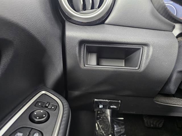 New 2025 Nissan Versa SR image 38