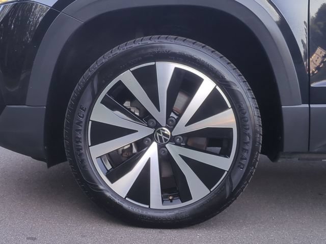 Used 2022 Volkswagen Taos SE FWD image 19