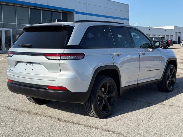 Used 2024 Jeep Grand Cherokee Altitude image 5