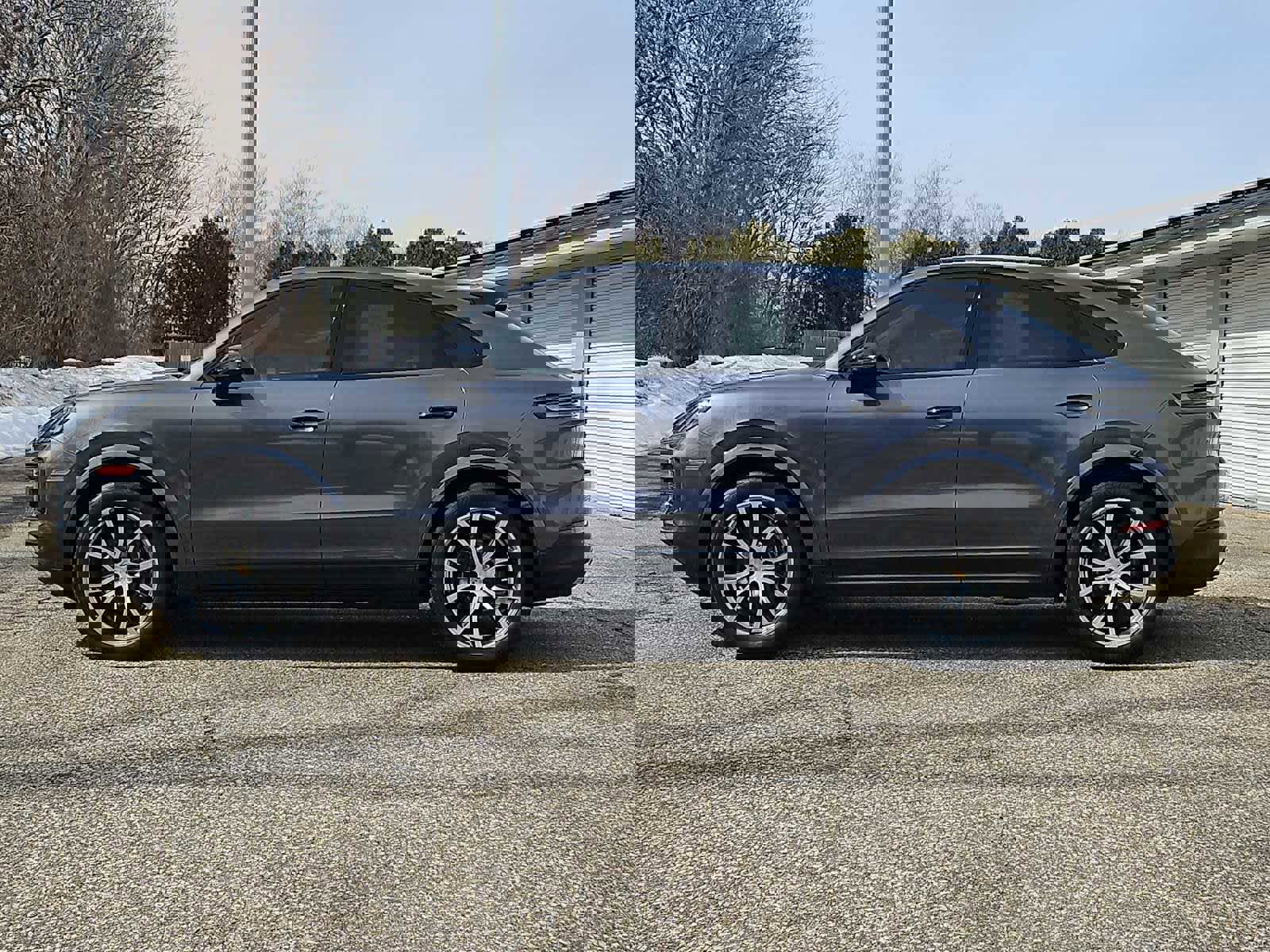 Certified 2024 Porsche Cayenne Coupe image 2
