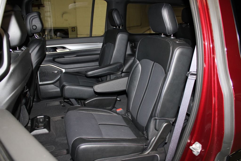 Used 2025 Jeep Wagoneer Series II image 26