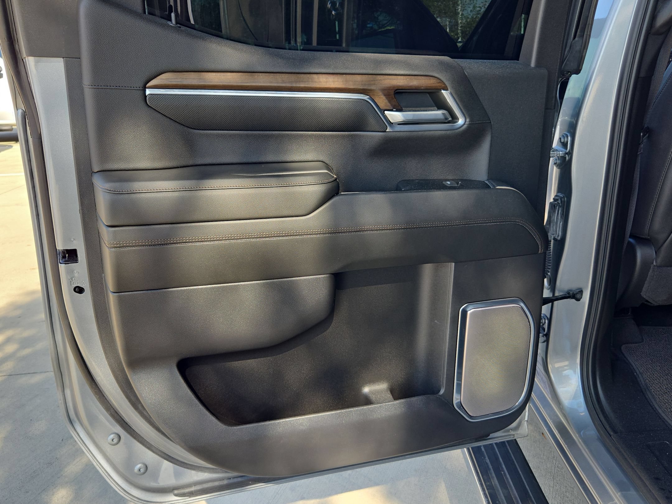 Certified 2024 Chevrolet Silverado 1500 High Country w/ Technology Package AWD/4WD image 14