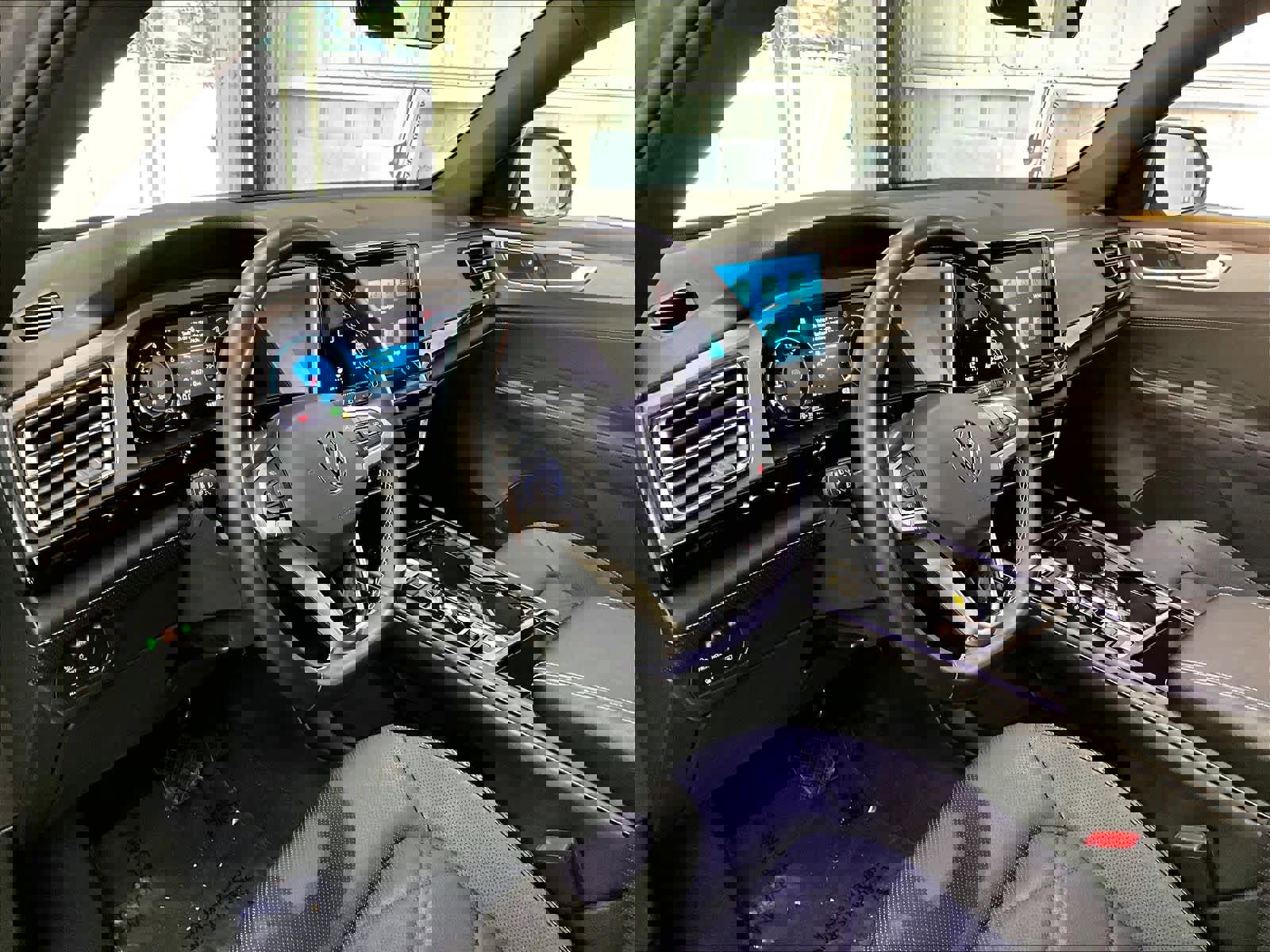 Used 2024 Volkswagen Atlas Cross Sport SE w/ Panoramic Sunroof Package image 17