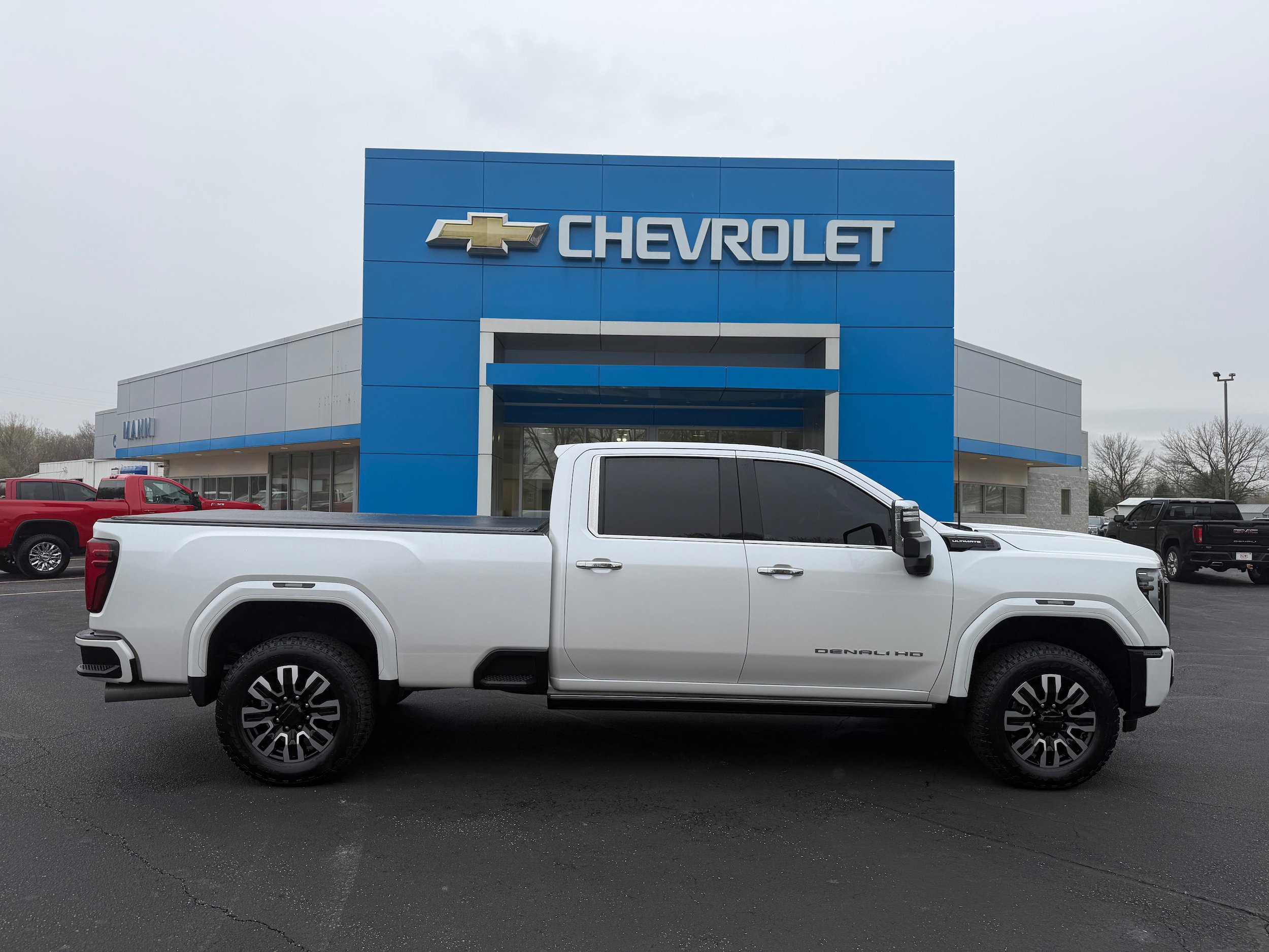 Used 2025 GMC Sierra 3500 Denali Ultimate AWD/4WD image 1