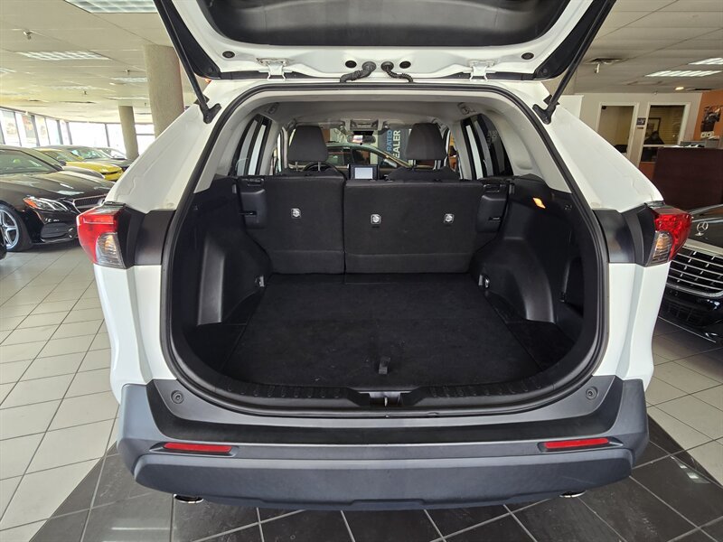 Used 2021 Toyota RAV4 XLE FWD image 31