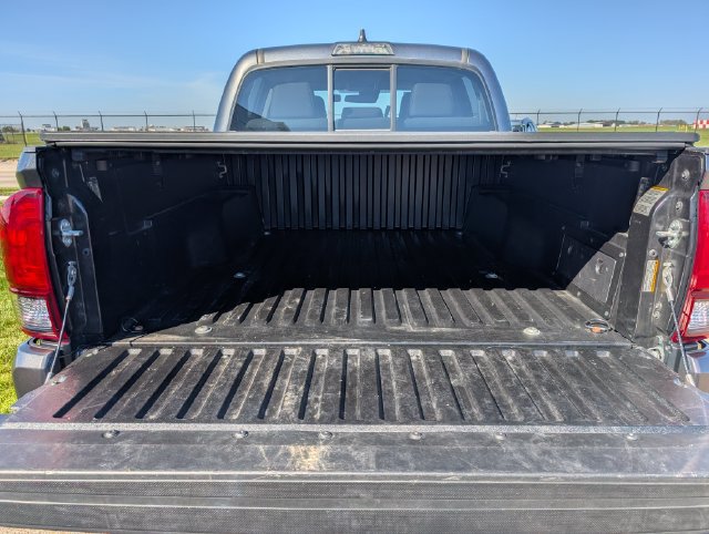 Used 2022 Toyota Tacoma SR AWD/4WD image 9