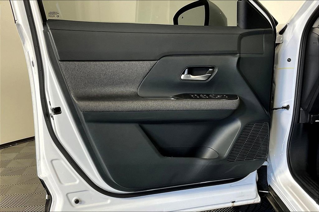 Used 2025 Nissan Kicks SV image 27